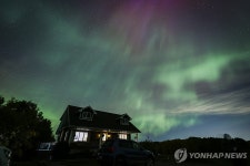 찬란한 아름다움…뉴질랜드 엘즈미어호에서 오로라 남극광 관측 | 연합뉴스