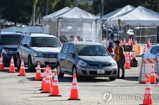 미국 코로나19 들불 확산…선별진료소 북적 | 연합뉴스