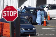 미국 코로나19 들불 확산…선별진료소 북적 | 연합뉴스