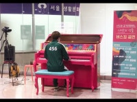 라이브(상세) < 영상 < 문화정보 | 서울문화포털......  문화정보 > 영상 > 라이브(상세) > (신도림 길거리피아노) / 이무진 - 신호등 / 김광연