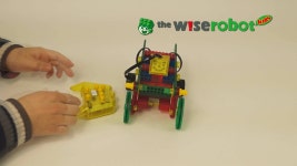 우리아이 창의력 뿜뿜! 직접 조립하고 리모콘으로 조종하는 블록로봇 by 로보피아 와이즈로봇키즈