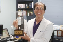 [#나눔동행] 지적장애 가족 아픔 끌어안는 안과의사 윤상원씨 | 연합뉴스