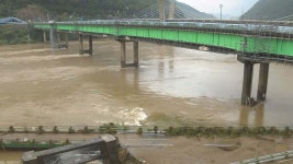 태풍 하구핏이 몰고 온 수증기…중부 폭우 계속 | 연합뉴스