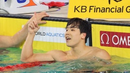 지유찬, 자유형 50ｍ서 한국신 넘어 아시아신기록 | 연합뉴스