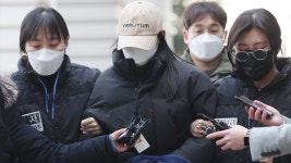 모텔 연쇄사망 피의자 송치…살인 혐의 적용 | 연합뉴스