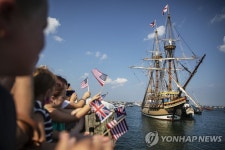 집으로 돌아온 메이플라워 2호…복원수리 후 플리머스 항 도착 | 연합뉴스