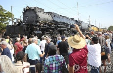 미국, 세계 최대 증기기관차 ′빅보이 4014′ 기념 운행 | 연합뉴스