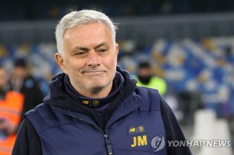 '유효슈팅 0' 로마 스리톱, 김민재에 묶여…모리뉴 감독도 극찬 | 연합뉴스