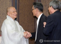 권오성 NCCK 총무 불교계 마음 위로한다 | 연합뉴스