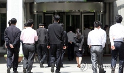 14일 임시공휴일 지정에도 근로자 3명중 1명 못 쉰다 | 연합뉴스