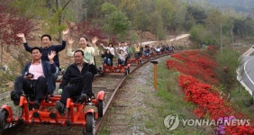 <레일바이크 타고 섬진강변 달려요> | 연합뉴스