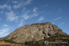 백록담 암벽에 온도센서 설치…풍화·침식 연구 | 연합뉴스