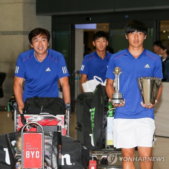 U-14월드주니어 컵 우승한 한국 선수단 귀국 | 연합뉴스