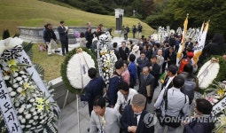 박정희 前 대통령 37주기 추모식 26일 서울현충원서 거행 | 연합뉴스