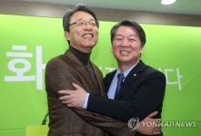 김성식 전 의원 안철수에 안기다 | 연합뉴스