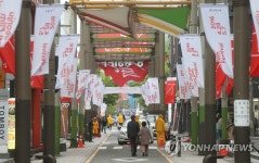 썰렁한 전주 영화의 거리 | 연합뉴스