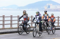 자전거 타고 제주 해안도로 씽씽 | 연합뉴스