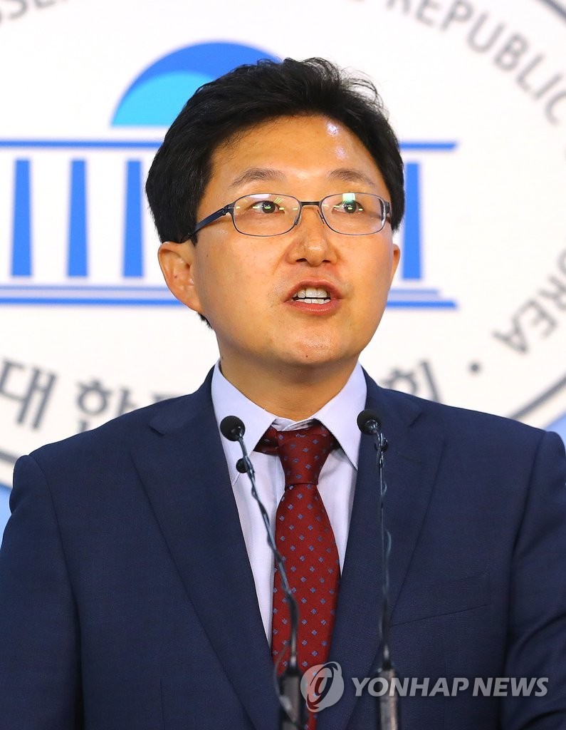 김용태 vs 권성동, 국민의힘 갈등 고조...의원총회 취소로 내부 갈등 심화
