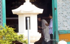 홍라희 해운정사 찾아 남편·아들 위한 불교의식 지내 | 연합뉴스