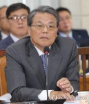 답변하는 일제강제동원피해자지원재단 이사장 | 연합뉴스