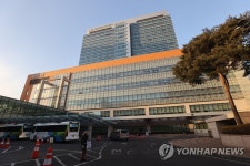 박근혜, 코로나19 음성…서울성모병원서 격리 | 연합뉴스