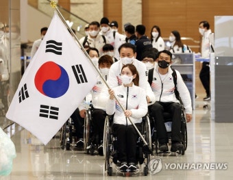 베이징 동계패럴림픽 선수단, 10일간 열전 마치고 귀국 | 연합뉴스
