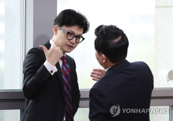 대화 나누는 한동훈 원희룡 장관 | 연합뉴스