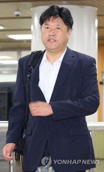 김용 전 부원장, 불법 대선자금 수수 관련 속행공판 출석 | 연합뉴스