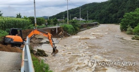 광주 석곡천 제방 유실…긴급 복구 | 연합뉴스