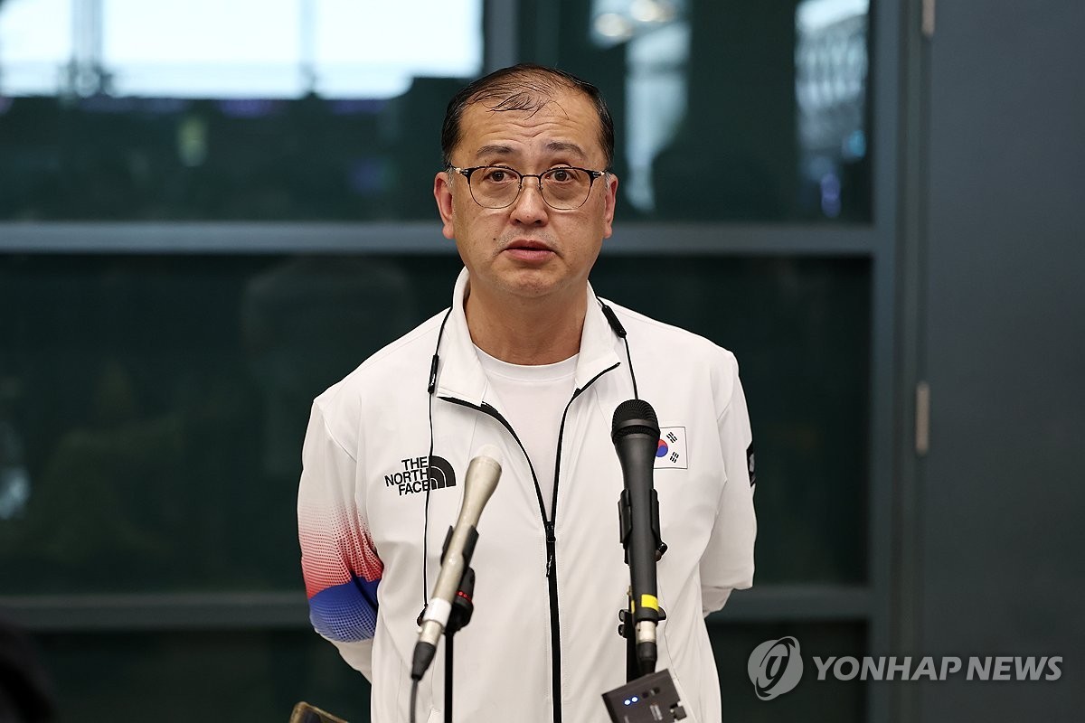 배드민턴 대표팀 김학균 감독 경질 논란, 홍명보 감독 선임 과정 관심