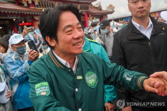 지지자들 만나는 라이칭더 대만 총통 후보 | 연합뉴스