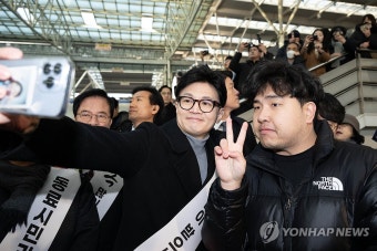 귀성 인사하는 한동훈 비대위원장 | 연합뉴스