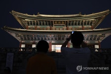 가을밤에 즐기는 고궁의 운치…경복궁 야간 관람 | 연합뉴스