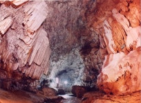 【全国】一度は探検したい日本の鍾乳洞や洞窟13選！自然の神秘を感じて＜2024＞ ｜じゃらんニュース