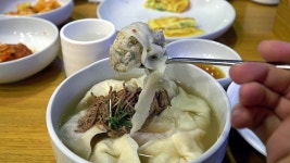 서울 부암동 미슐랭 스타 맛집 - 서울에서 가장 깔끔한 손만두국... 스타 맛집 - 서울에서 가장 깔끔한 손만두국 | 2017 미슐랭가이드 한식