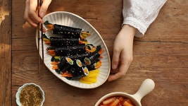 작지만 알찬 맛, 꼬마김밥 l 봄피크닉 도시락🌷[아내의 식탁] - kakaoTV 작지만 알찬 맛, 꼬마김밥 l 봄피크닉 도시락🌷[아내의 식탁]