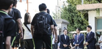 충남 이어 서울도 폐지 임박…벼랑 끝 향하는 '학생인권조례' - 글로벌 정치 미니 갤러리