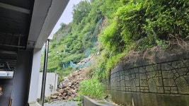 암반 붕괴 우려 여수 오동도 동백공영주차장 폐쇄 | 연합뉴스