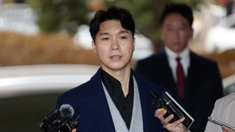 박수홍, 법정서 친형과 대면…