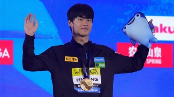김우민 이어 황선우도 금빛 역영…자유형 200m 우승 | 연합뉴스