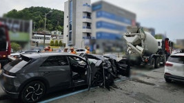 전북 전주서 레미콘 등 차량 4대 추돌…1명 숨지고 2명 다쳐 | 연합뉴스