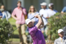 리스트, 5명 연장전 끝에 PGA 투어 우승…극적인 13m 버디 퍼트 | 연합뉴스