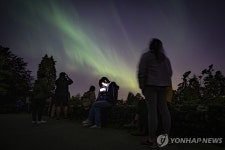 '21년만에 최강'…강력한 태양 폭풍에 세계 곳곳서 오로라 관측 | 연합뉴스