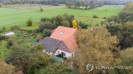 종말 기다리며… 9년간 지하실에 숨어 산 네덜란드 가족 발견 | 연합뉴스