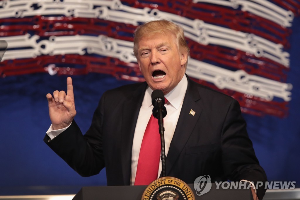 트럼프, 하버드대 외 학생 비자 발급 제한…유학 계획에 영향 논란