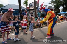'성조기 휘날리며'…미국 독립기념일 퍼레이드 | 연합뉴스