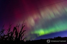 뉴욕·워싱턴 밤하늘에 오로라…자기폭풍에 북반부 곳곳서 관찰 | 연합뉴스