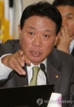 이사철 국민銀 노조, 은행경비로 평일골프 | 연합뉴스