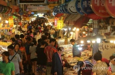 부산 전통시장 3곳, 전국 첫 외국인관광객 면세제 시행 | 연합뉴스