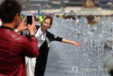 돌아온 광화문광장 분수 | 연합뉴스